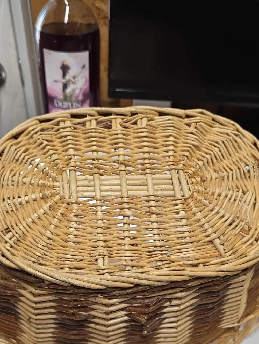 Vtg.Woven Rattan Serving Basket in Natural Brown - (226)